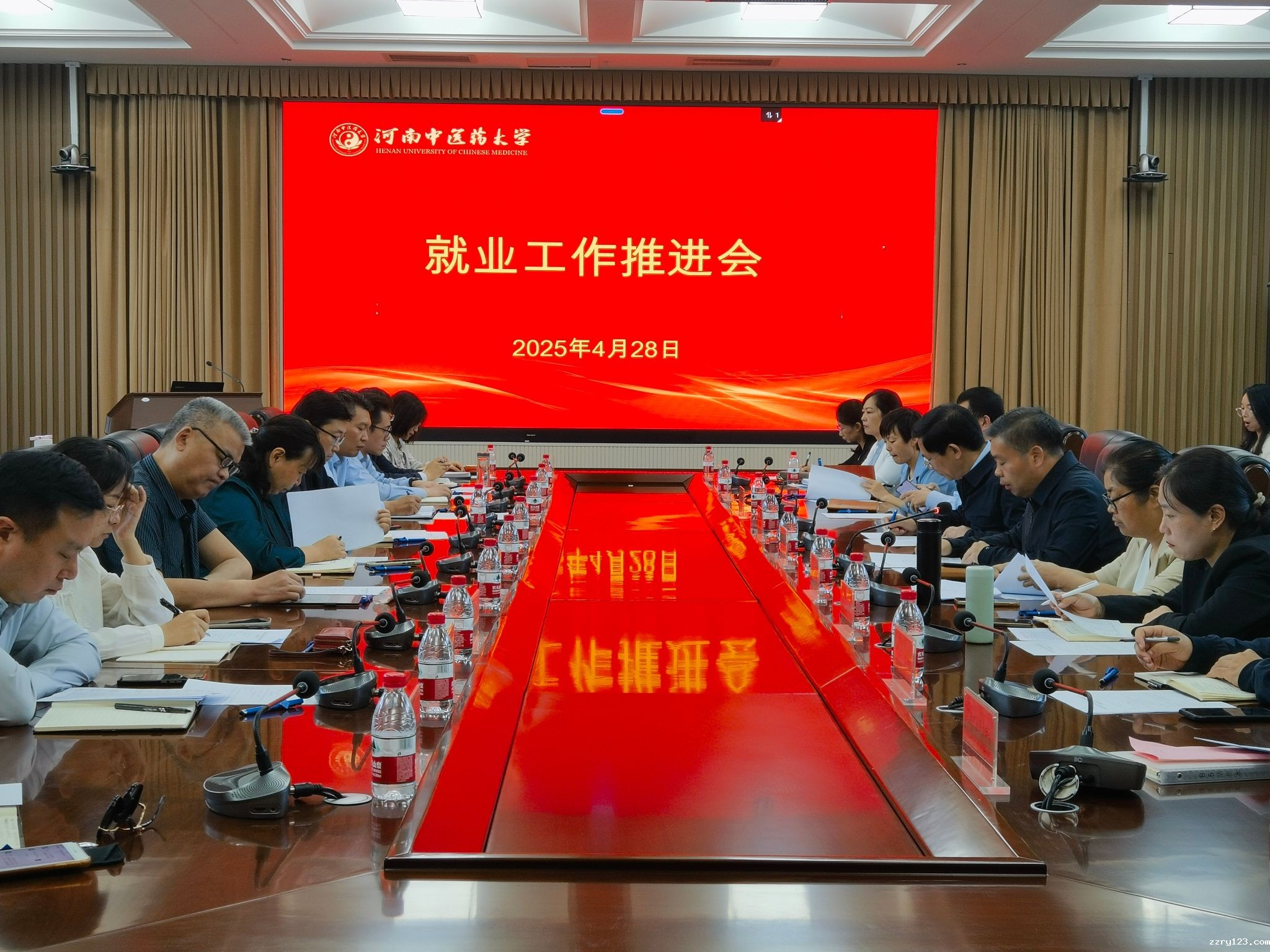 学校召开2025届毕业生就业工作推进会