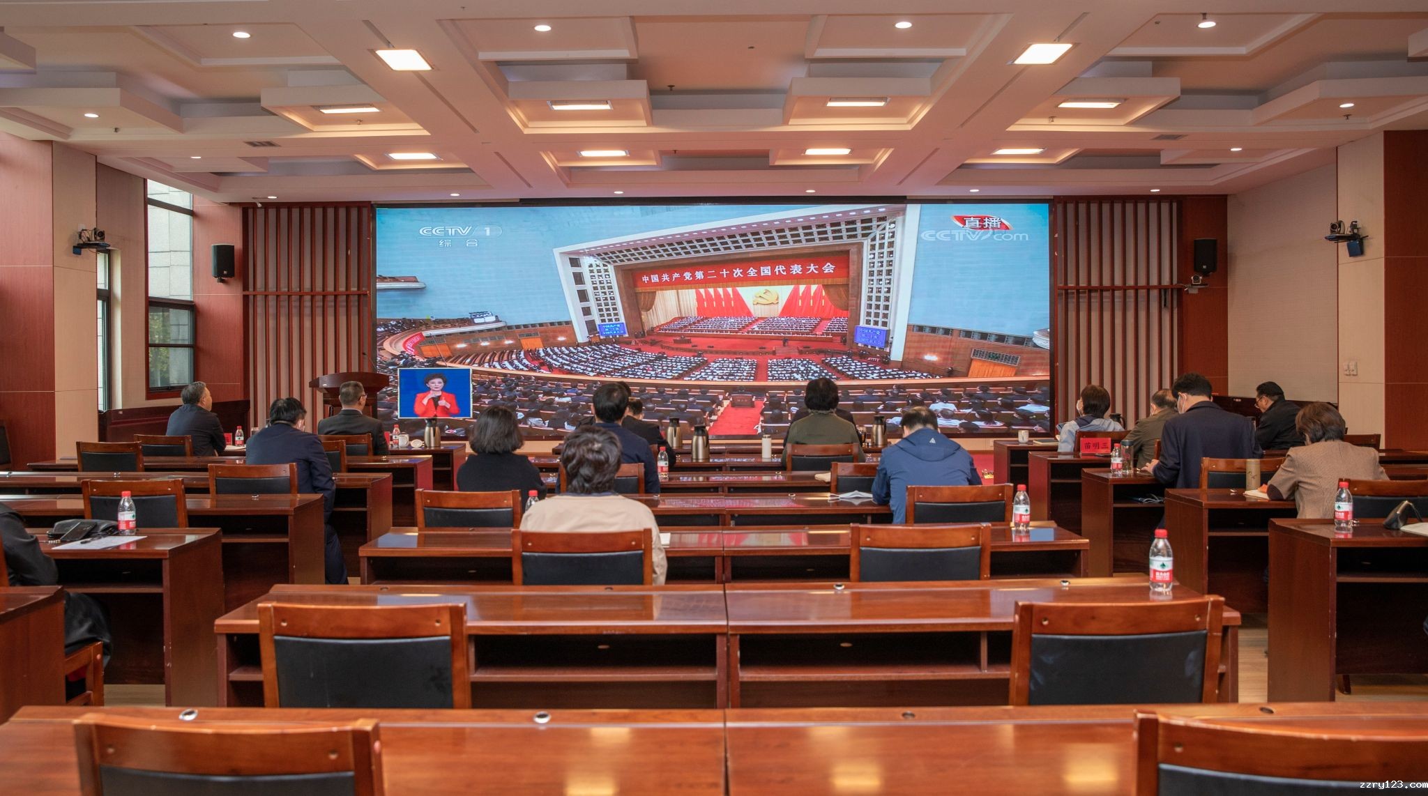 我校掀起学习党的二十大精神热潮