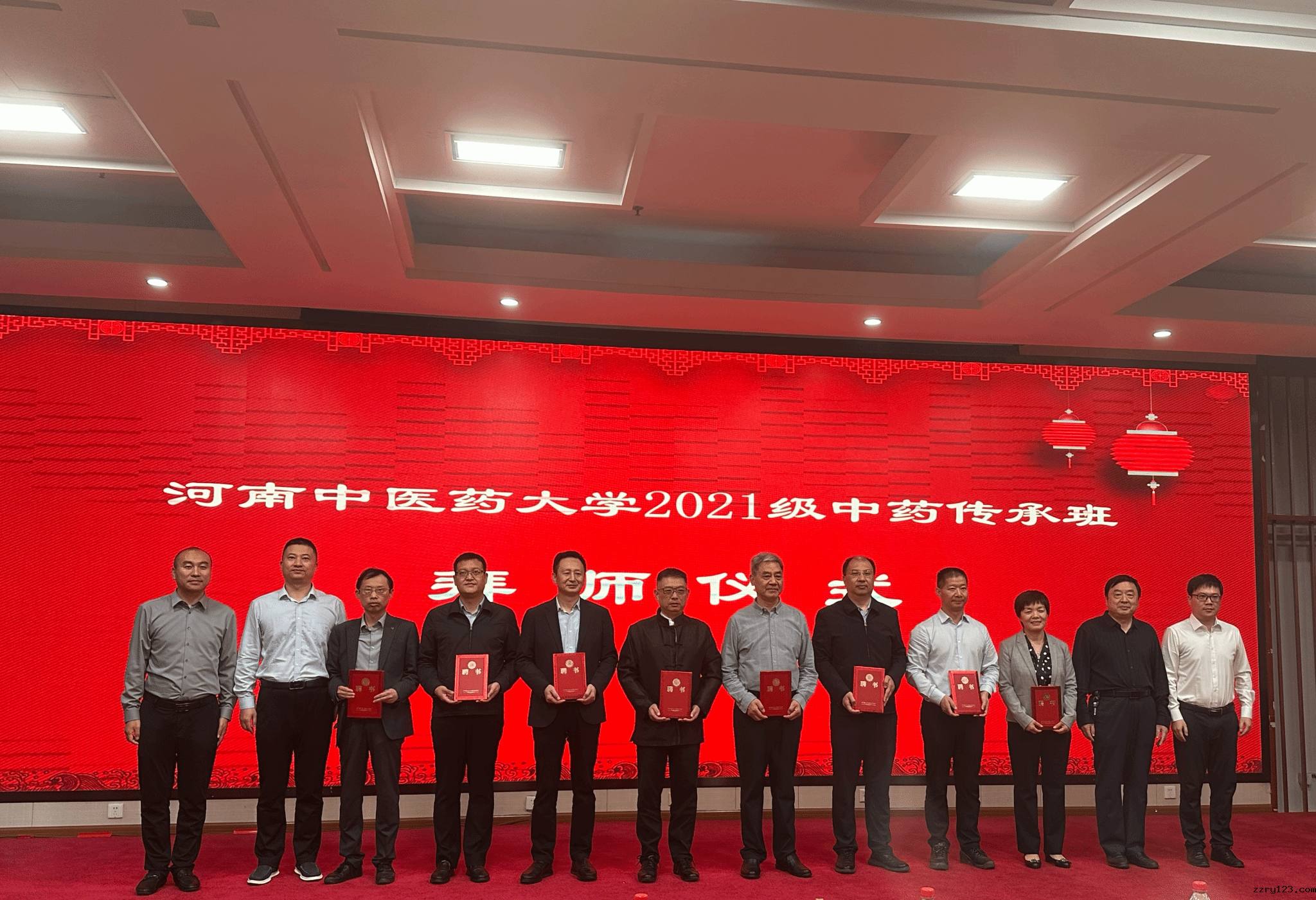 “产教研”一体，“双导师”融合，助推中药传承班人才培养